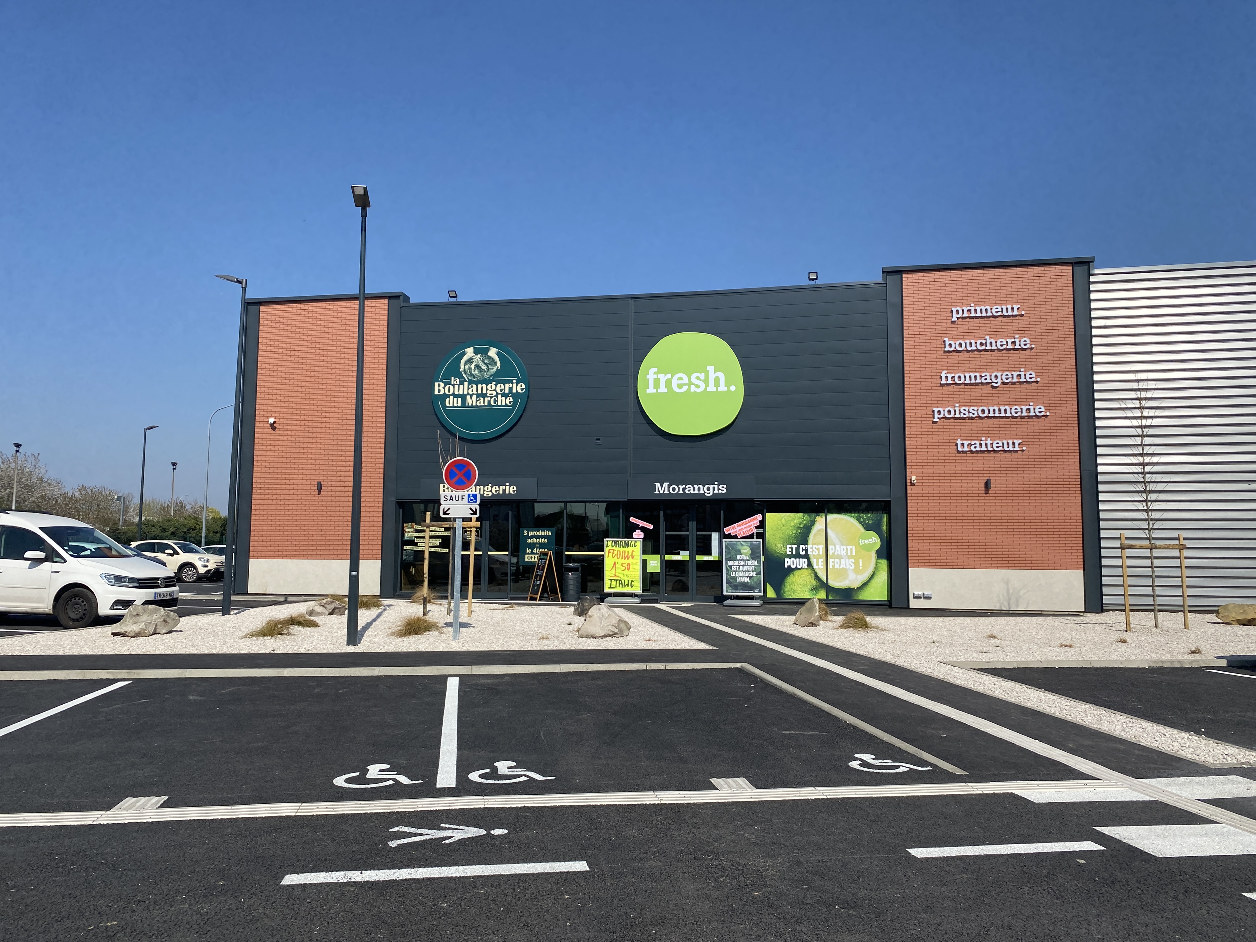 Supermercado francés — exposición de producto fresco